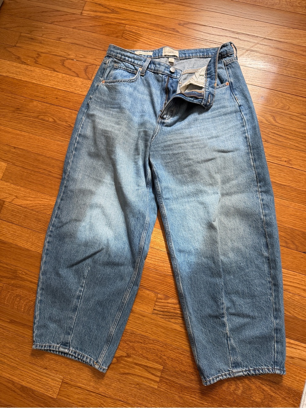 Universal Thread Women's Light Blue Barrel Leg Jeans